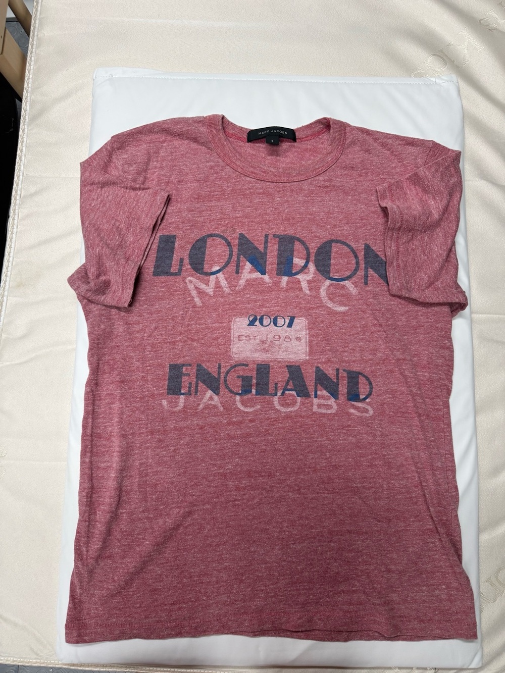 Marc Jacobs London England 2007 Graphic Tee Heather Maroon Sz S